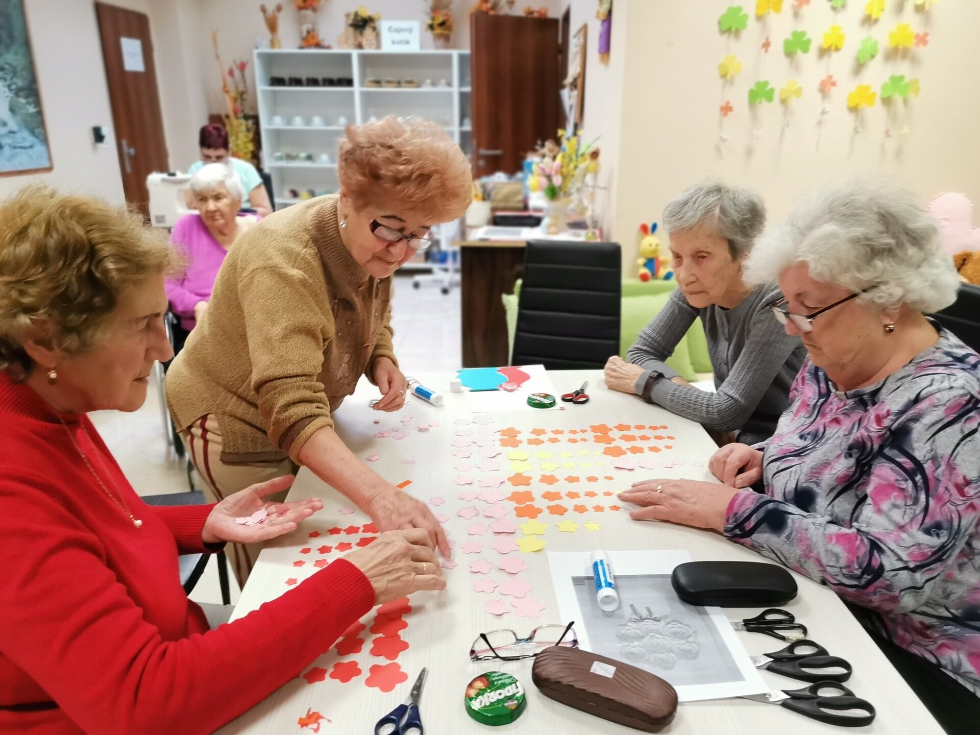 Jarná úprava okolia, Ergoterapia a vystúpenie Speváckeho zboru Golden Age