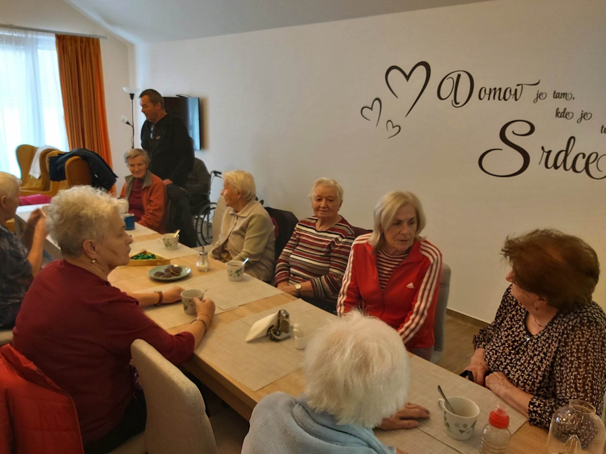 Návšteva seniorov seniormi